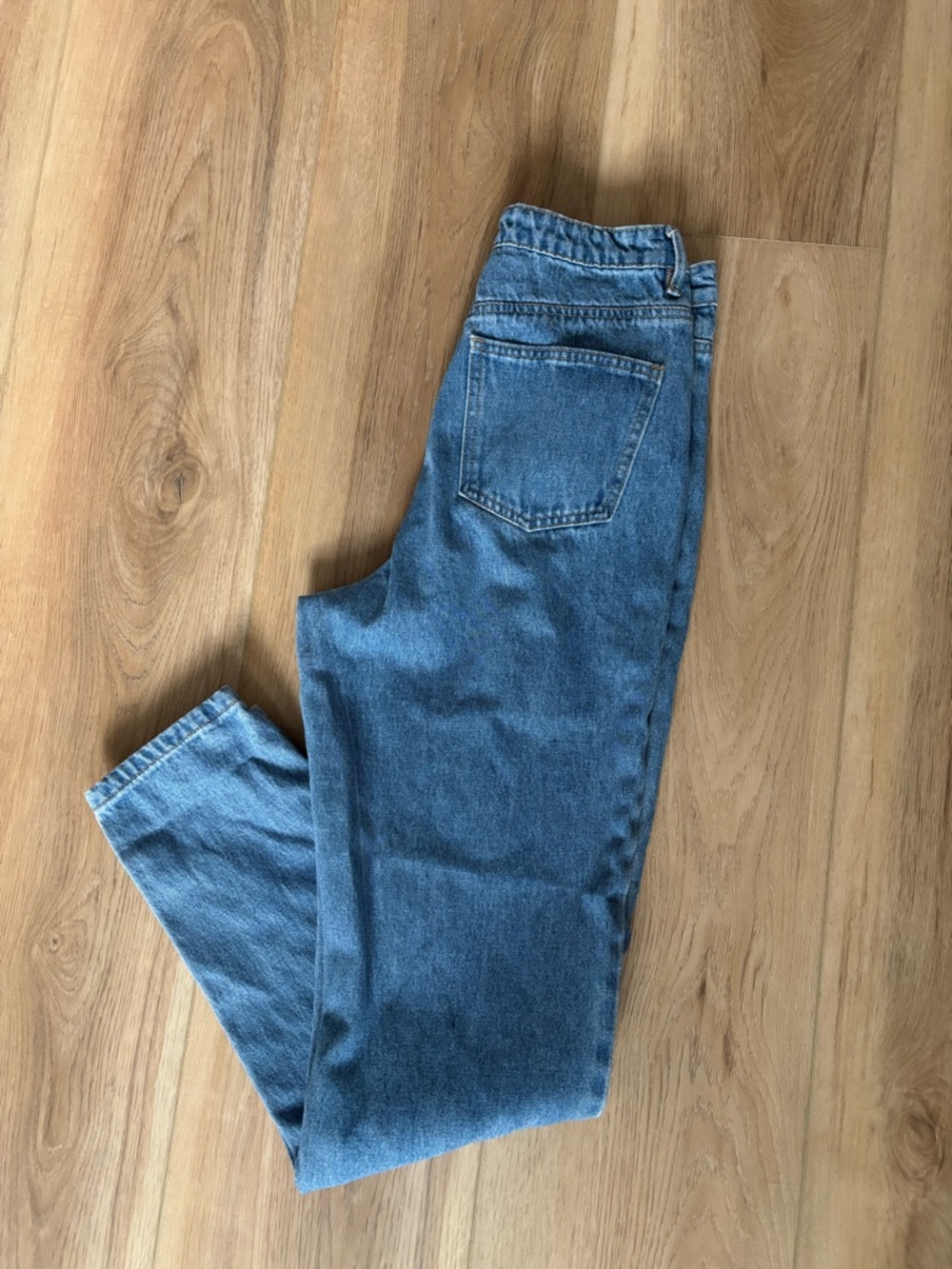 MISSGUIDED - tall
Women’s high waisted mom jeans  
Size 2 long